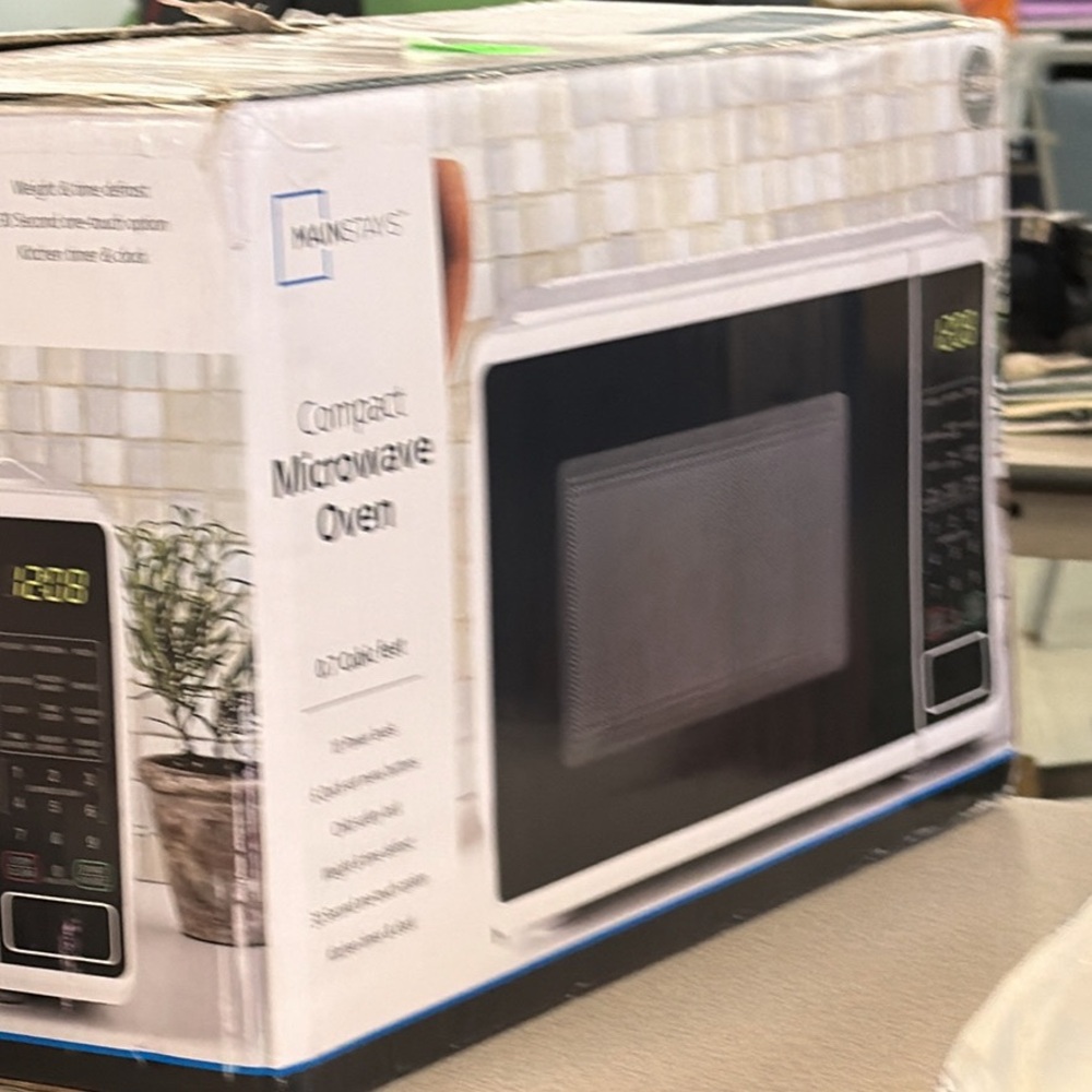Mainstays Black Compact Microwave Oven